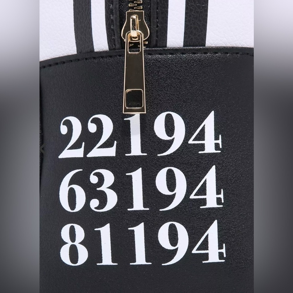 The Promised Neverland Mini Backpack Trio Emma
Norman Ray Cosplay Orphan
Numbers - Picture 3 of 11